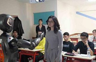 Türkiye’nin ilk insansı yapay zekalı robotu Ada,...