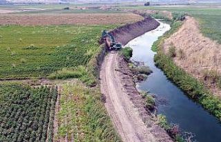 Uşak’ta dere yatakları taşkın riskine karşı...