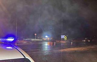 Uşak’ta hafif ticari araç ile otomobil çarpıştı:...