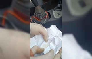 Uyuşturucuyu vites kılıfı ile teyp yuvasına zulalayan...