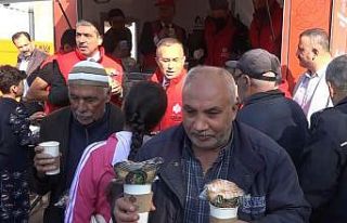 Vakıflardan tarihi Alaüddevle Cami cemaatine çorba...