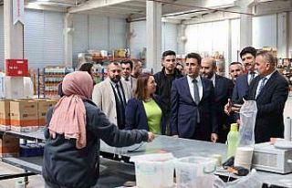 Vali Aygöl, seramik fabrikasına ziyaret