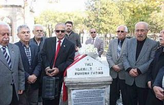 Vali Muammer Bey mezarı başında anıldı