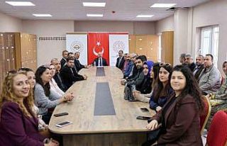 Vali Varol, öğretmen ve öğrencilerle bir araya...