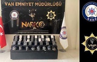 Van’da bir otomobilde 26 kilo 800 gram uyuşturucu...