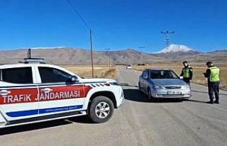 Van’da jandarma ekiplerinin trafik denetimleri