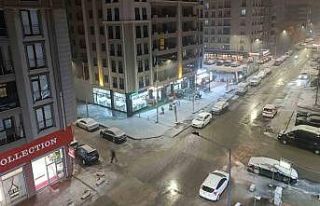 Van’da yoğun kar yağışı etkili oluyor