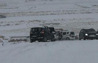 Van’da yollar buz pistine döndü
