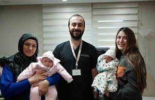 Yakın zamanda doğum yapan anne-kız, doktoru bile...