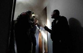 Yanık kokusuyla fark edilen yangın, itfaiyeyi alarma...