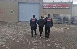 Yol keserek yağma yapan firariyi jandarma yakaladı