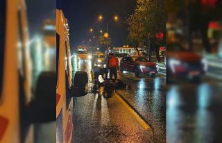 Yolun karşısına geçen yaya otomobil çarptı:...