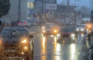 Yüksekova’da kar yağışı başladı