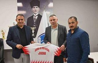 Yunusemre Belediyespor ile Manisa 45 Spor Kulübünden...