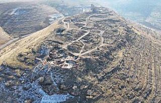 3 bin yıllık Zerzevan Kalesi’ni 400 bin kişi...