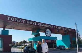 42 yıl sonra aynı üniversitede aynı sırayı paylaştılar