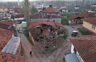 5,6’lık depremin merkez üssü Buğdaylı köyünde...