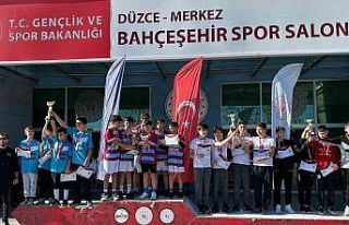 64 sporcu dereceye girmek için yarıştı