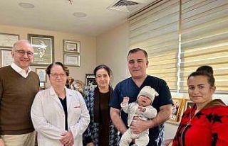 8,5 aylık Özbek bebek, annesinin karaciğeriyle...