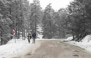 Abant Gölü Milli Parkı’nda kar yağışı başladı