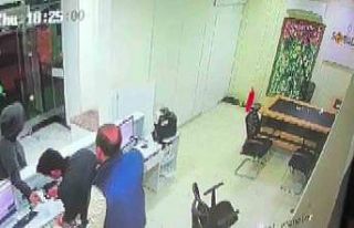 Adana’da döviz bürosunda silahlı soygun ve rehin...
