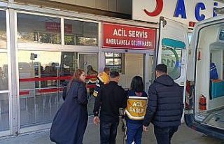 Adana’da kaldırımda yürüyen kadına otomobil...
