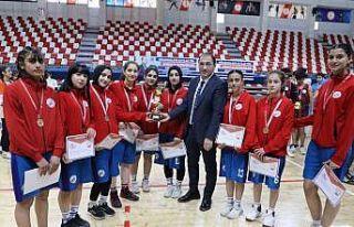 Ağrı’da gençler basketbol heyecanı sona erdi