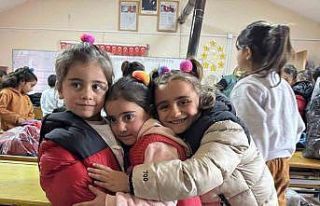 Ağrı’da köy okulu öğrencilerine sıcak bir...