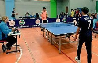 Ağrı’da masa tenisi müsabakaları başladı