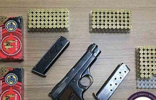 Alacaklısının evine silah zoruyla girmeye çalışan...