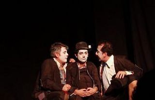 Alanya Belediye Tiyatrosu İzmirli tiyatroseverlerle...