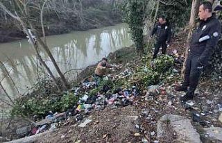 Alkollü şahıs ayakkabısını telefon zannetti,...