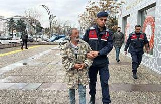 Alkollü şahıs tartıştığı kahvehaneciyi bıçakladı