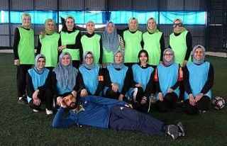 Alyazmalı kadınlar, çocuklarını kocalarına bırakıp,...