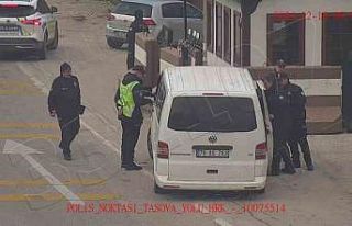 Amasya’da 20 kaçak göçmenin çıktığı minibüsün...