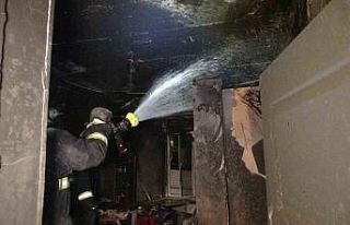 Anne ve 2 çocuğu yangından kurtuldu, odaları küle...