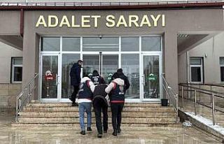 Annesini boğarak, kardeşini tabancayla öldürmüştü,...