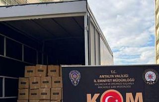 Antalya’da yılbaşı öncesi 108 bin şişe kaçak...