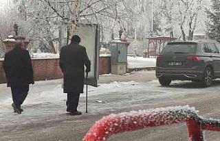 Ardahan buz kesti: Göle eksi 26 derece