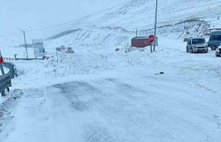 Ardahan’da iki kara yolu tipi ve fırtına nedeniyle...