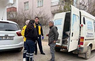 Asansörde mahsur kalan kişiyi itfaiye ekipleri kurtardı