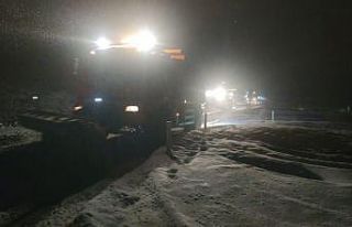 Aşkale’de yoğun kar yağışı etkili oluyor