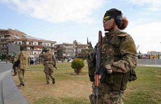 Askerler Şam’da gövde gösterisi yaptı