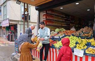 Askıda meyve, sebze ile ihtiyaç sahiplerine destek