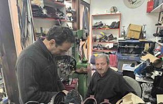 Ayakkabı tamircisi oğlundan başka çırak çıkaramadı