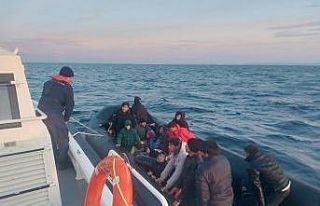 Ayvalık açıklarında 16’sı çocuk 31 göçmen...