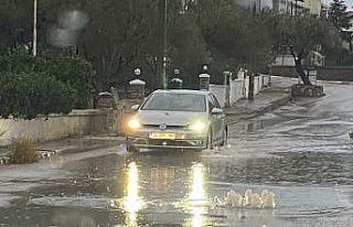 Ayvalık’ta yağış gün boyu etkili oldu