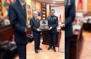 Azerbaycan Milli Kahramanı Hüseynli’den Türkçülük...