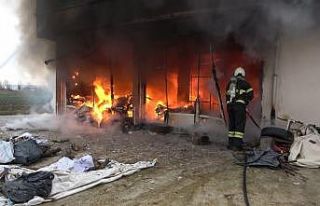Bafra’da tekstil atölyesi alevlere teslim oldu