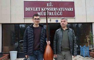 Bağlamanın teliyle hayallere yolculuk: Ömer Barut’un...